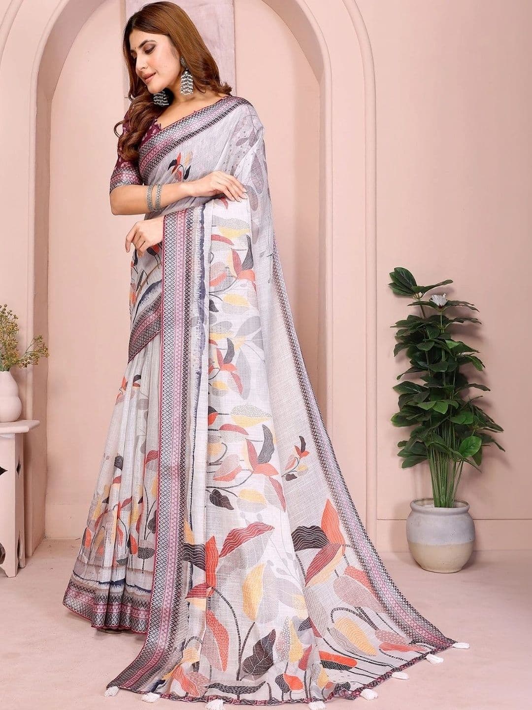 Kesarii Linen Blend Saree thumbnail 3