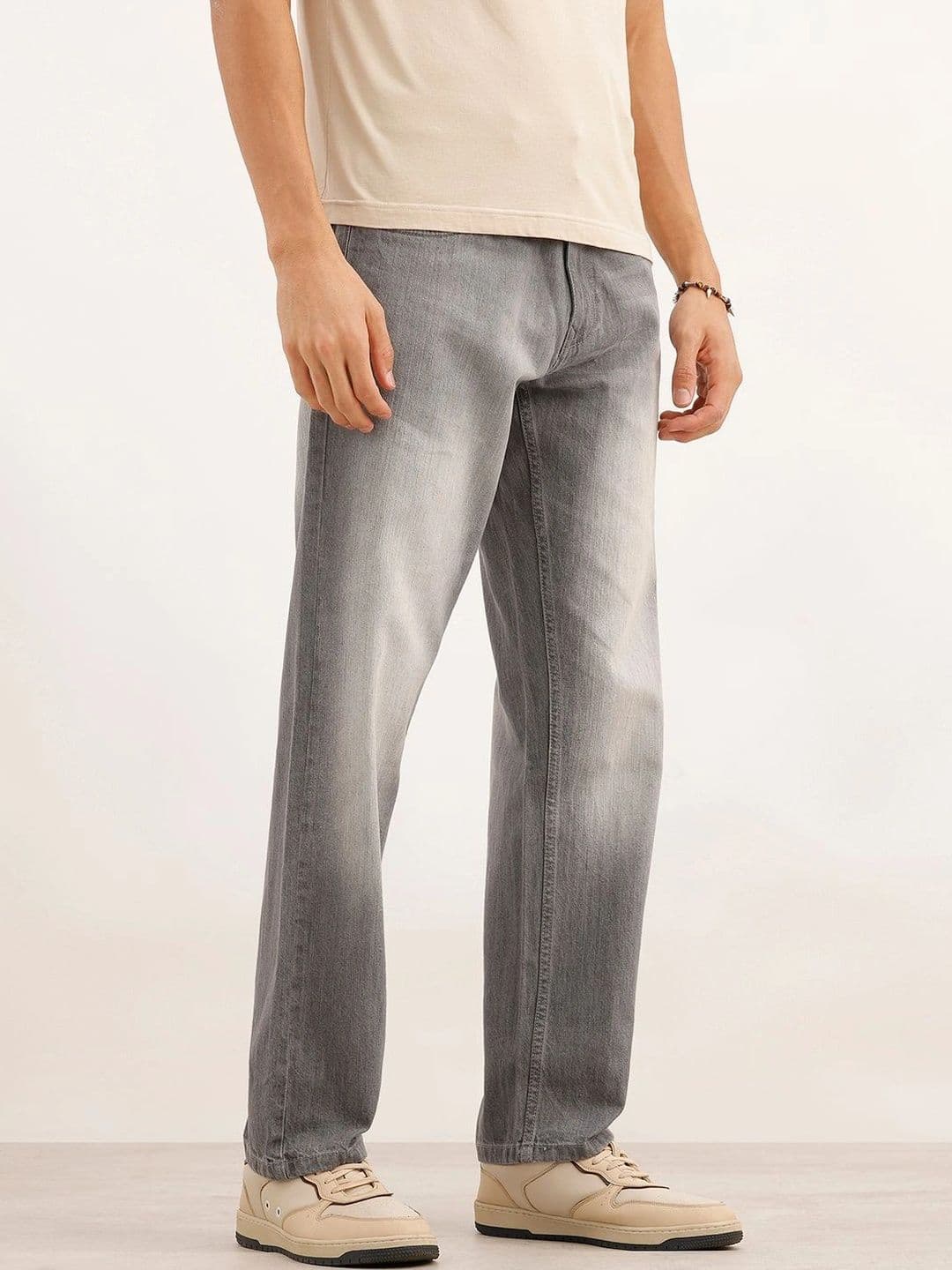 WROGN Men Anti Relaxed Fit Mid-Rise Light Fade Stretchable Jeans thumbnail 5