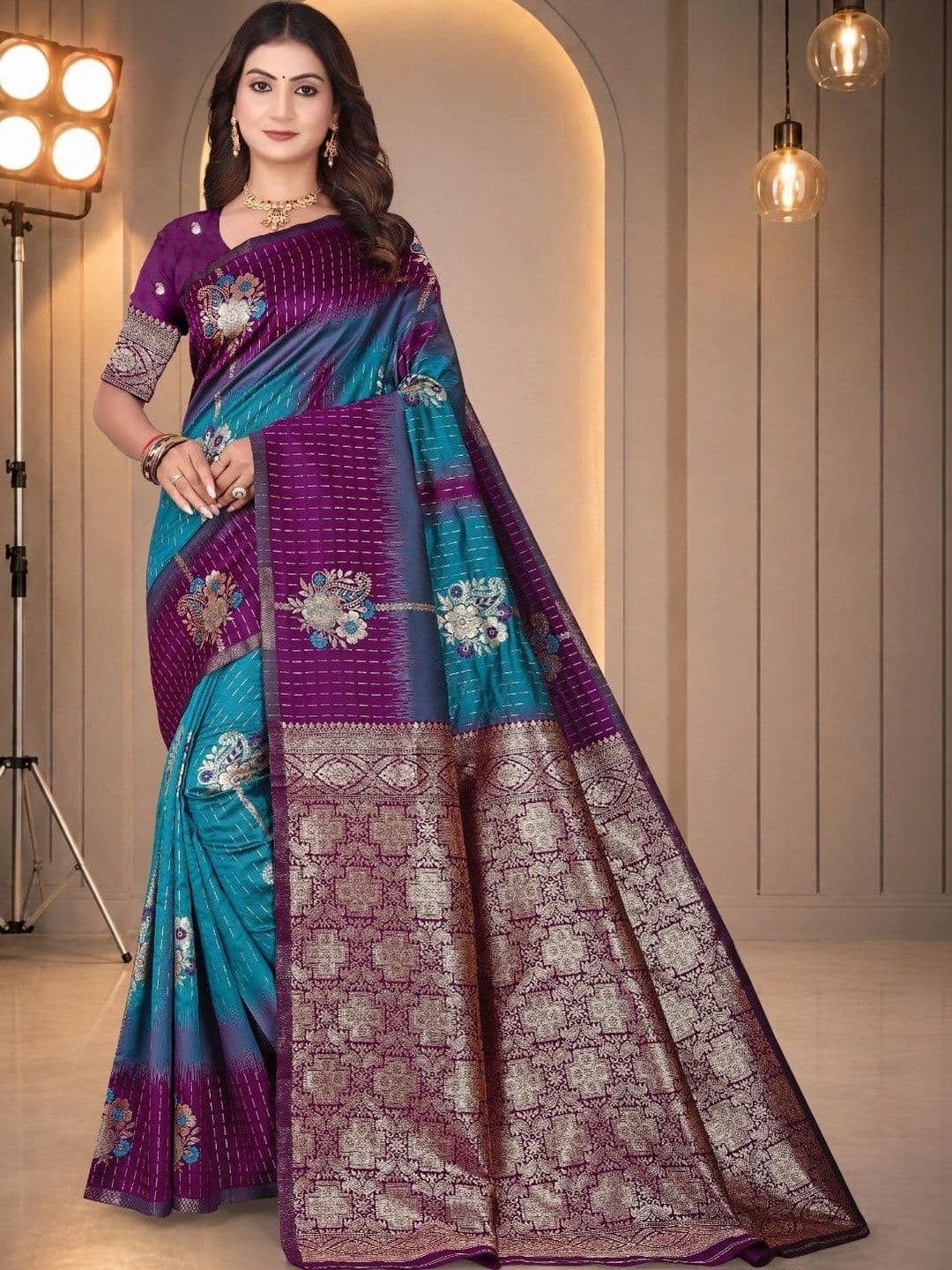 SILKARA CREATION Floral Zari Silk Blend Banarasi Saree thumbnail 7