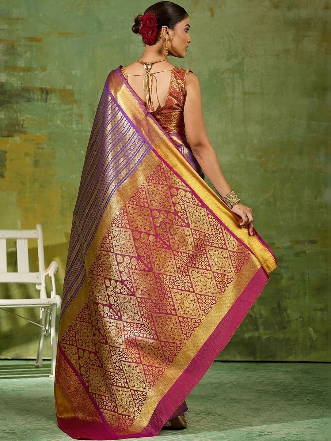 Mitera Woven Design Zari Silk Blend Kanjeevaram Saree thumbnail 4