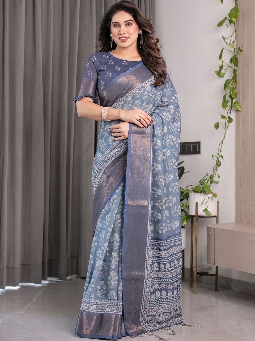 LUMIN KNOT Floral Pure Linen Designer Saree thumbnail 5