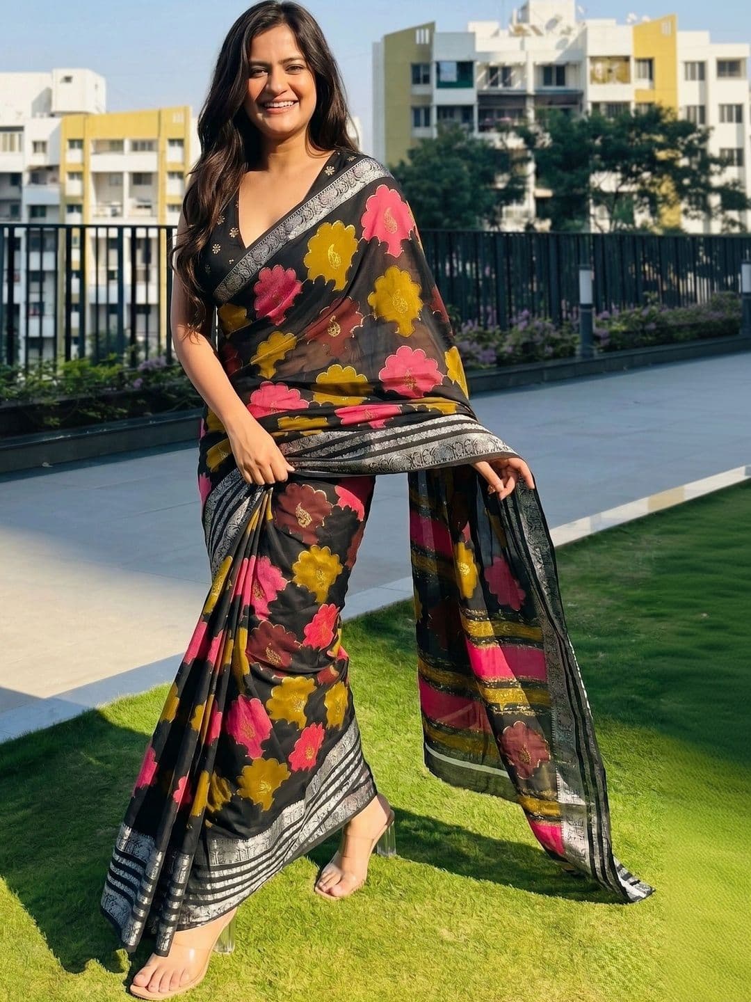 BOLOKA Floral Zari Art Silk Designer Saree thumbnail 5