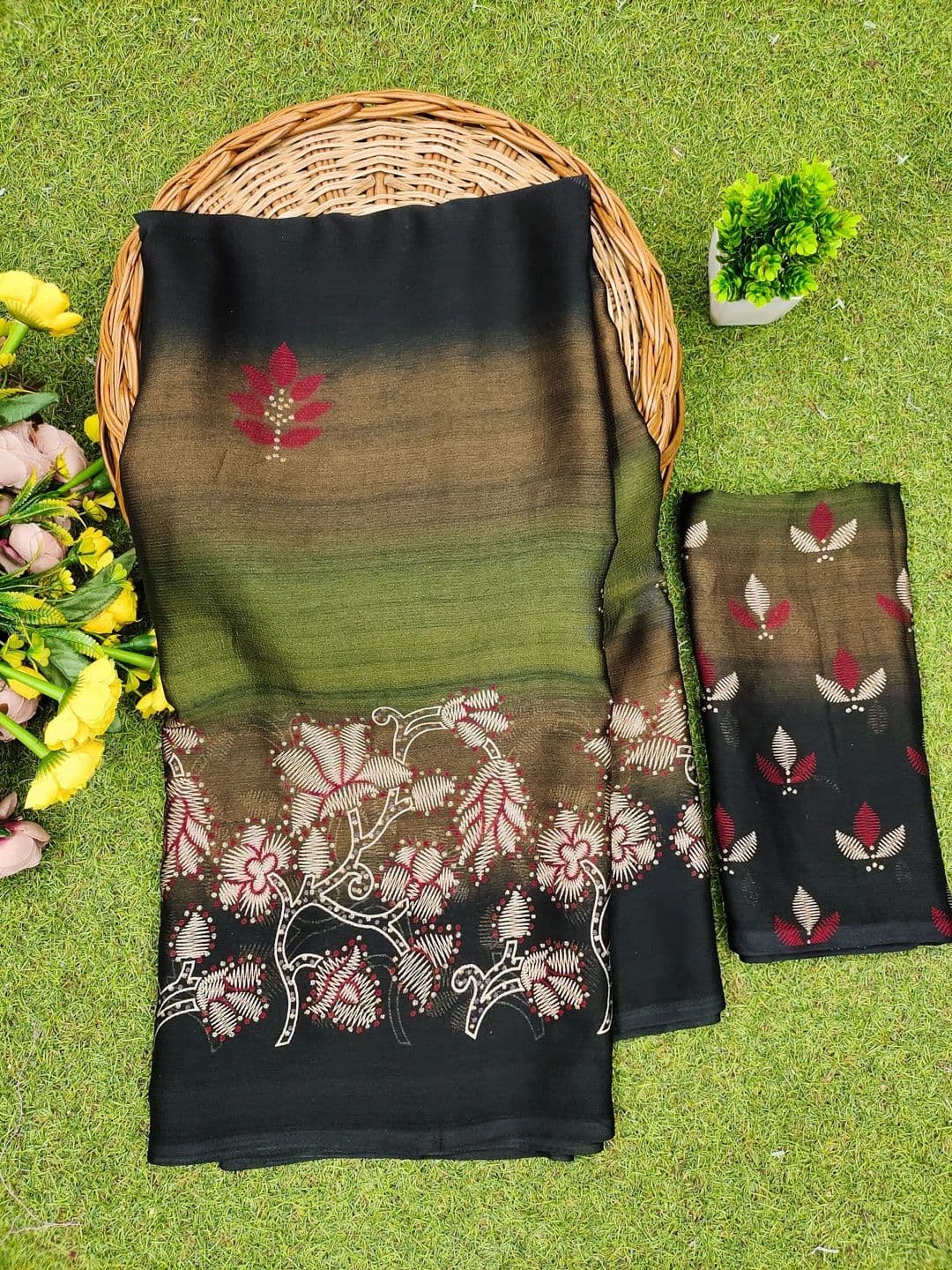 BOLOKA Poly Georgette Designer Saree thumbnail 4