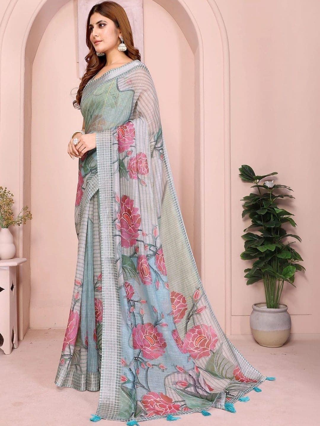 Kesarii Floral Linen Blend Saree thumbnail 7