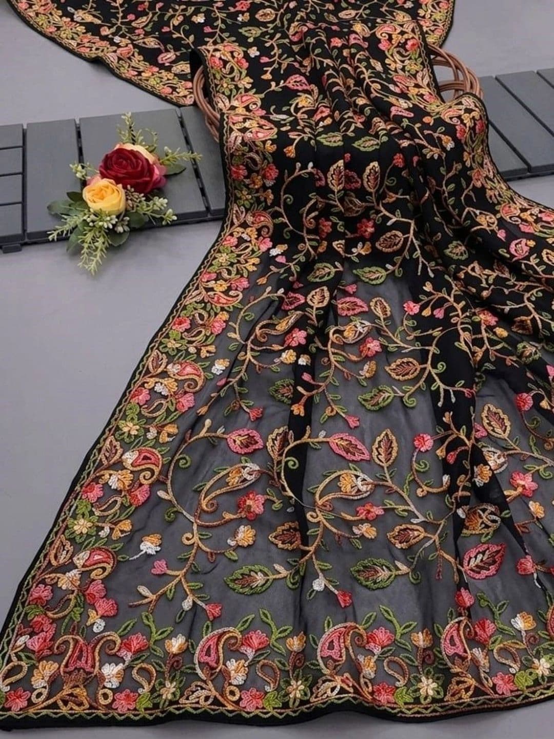 akhodalkrp Floral Embroidered Net Saree thumbnail 4