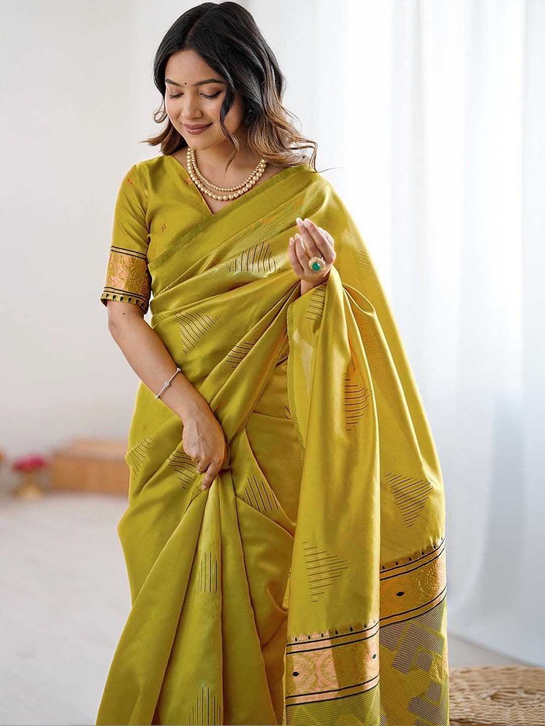 SANISA Silk Blend Saree thumbnail 3