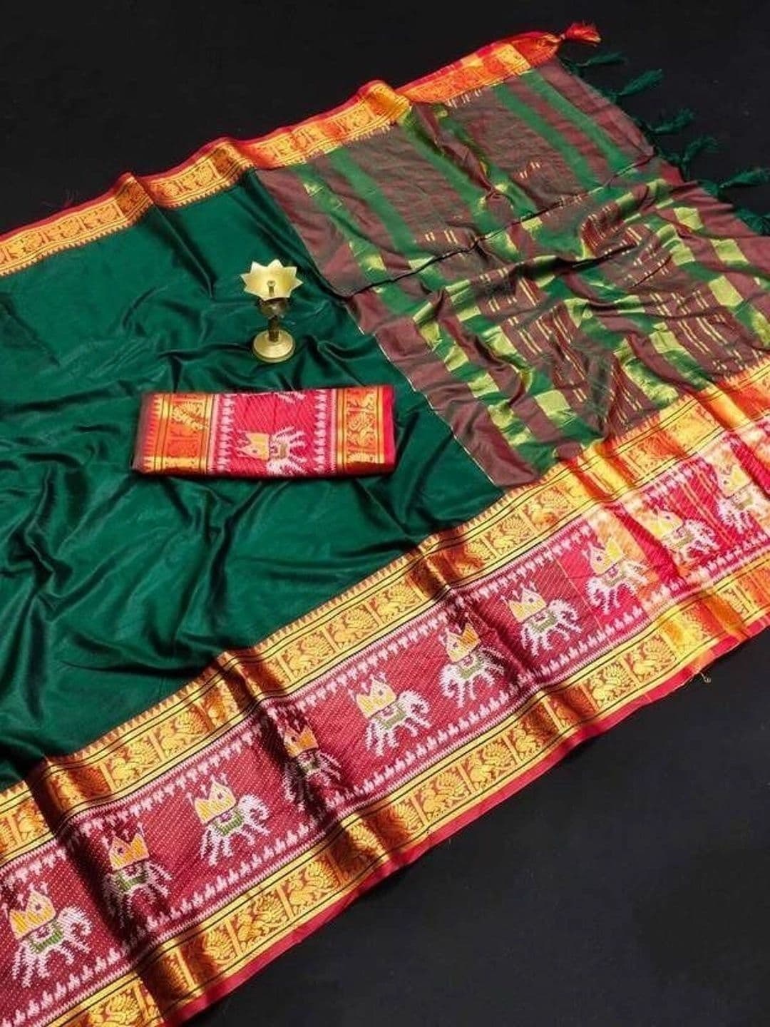 BOLOKA Designer Banarasi Saree thumbnail 3