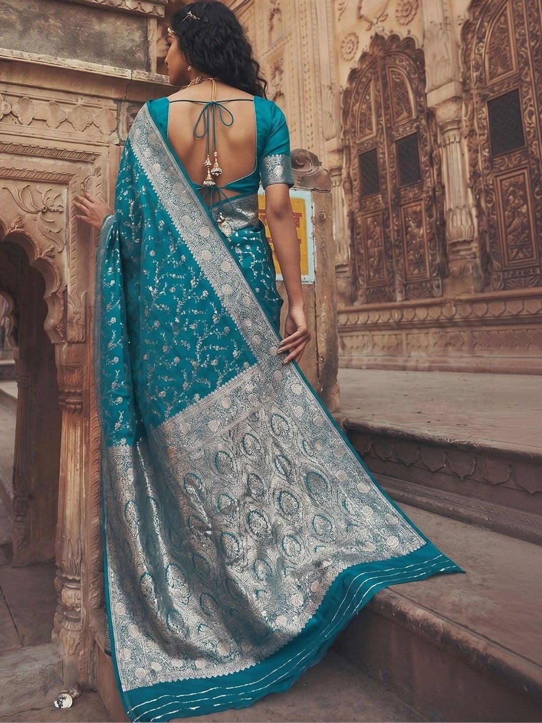 Mitera Woven Design Zari Silk Blend Banarasi Saree thumbnail 2
