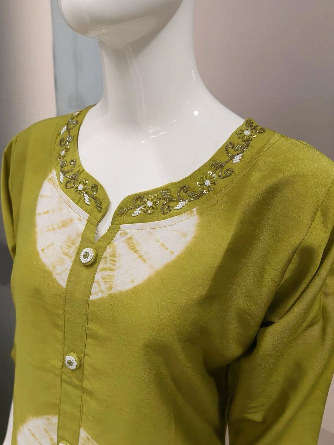 4u Fashion Women Dyed Thread Work Chanderi Silk Kurta thumbnail 3