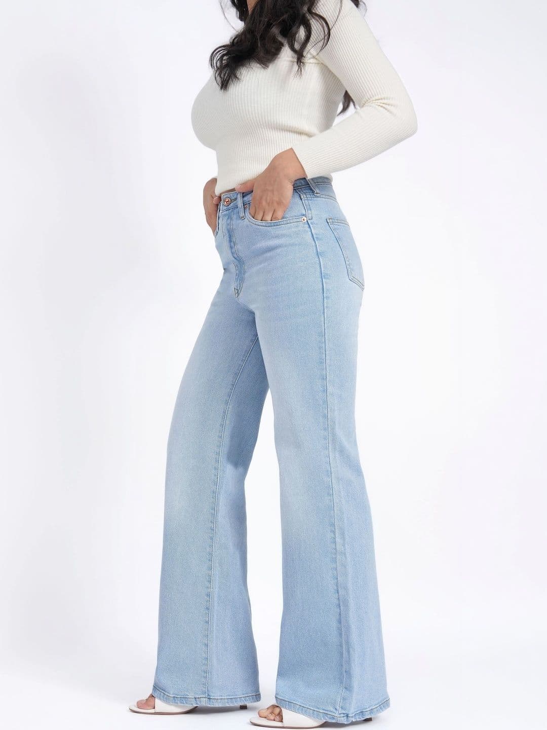 Defrost Jeans Women High-Rise Light Fade Stretchable Baggy Jeans thumbnail 3