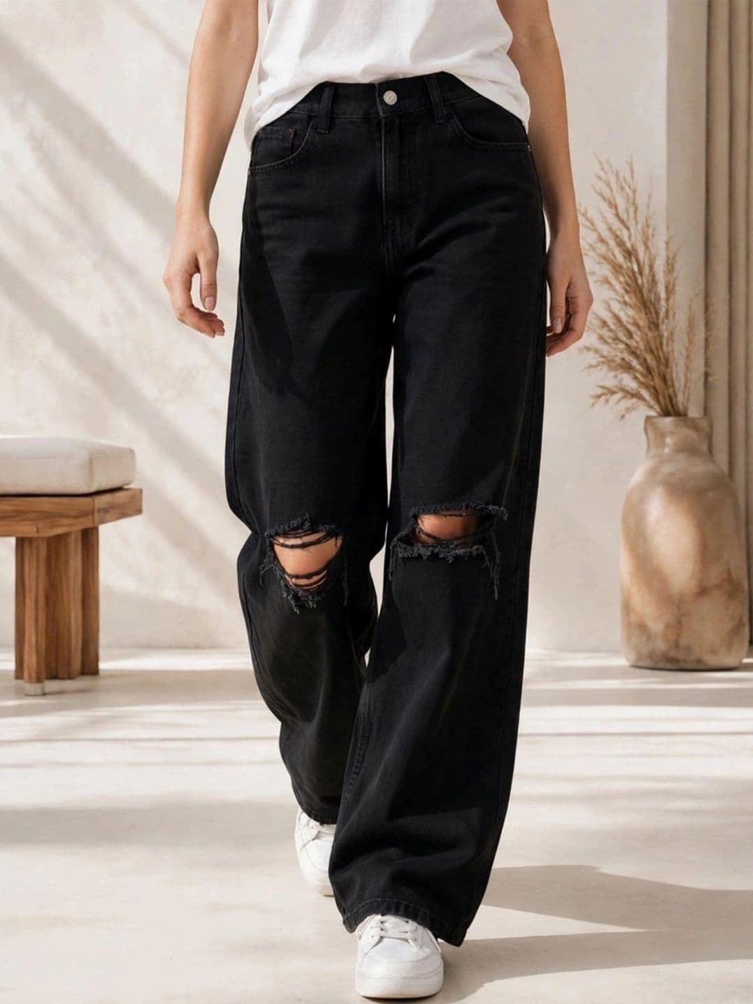 LINARIA Women Classic Relaxed Fit Mid-Rise Highly Distressed Stretchable Jeans thumbnail 5