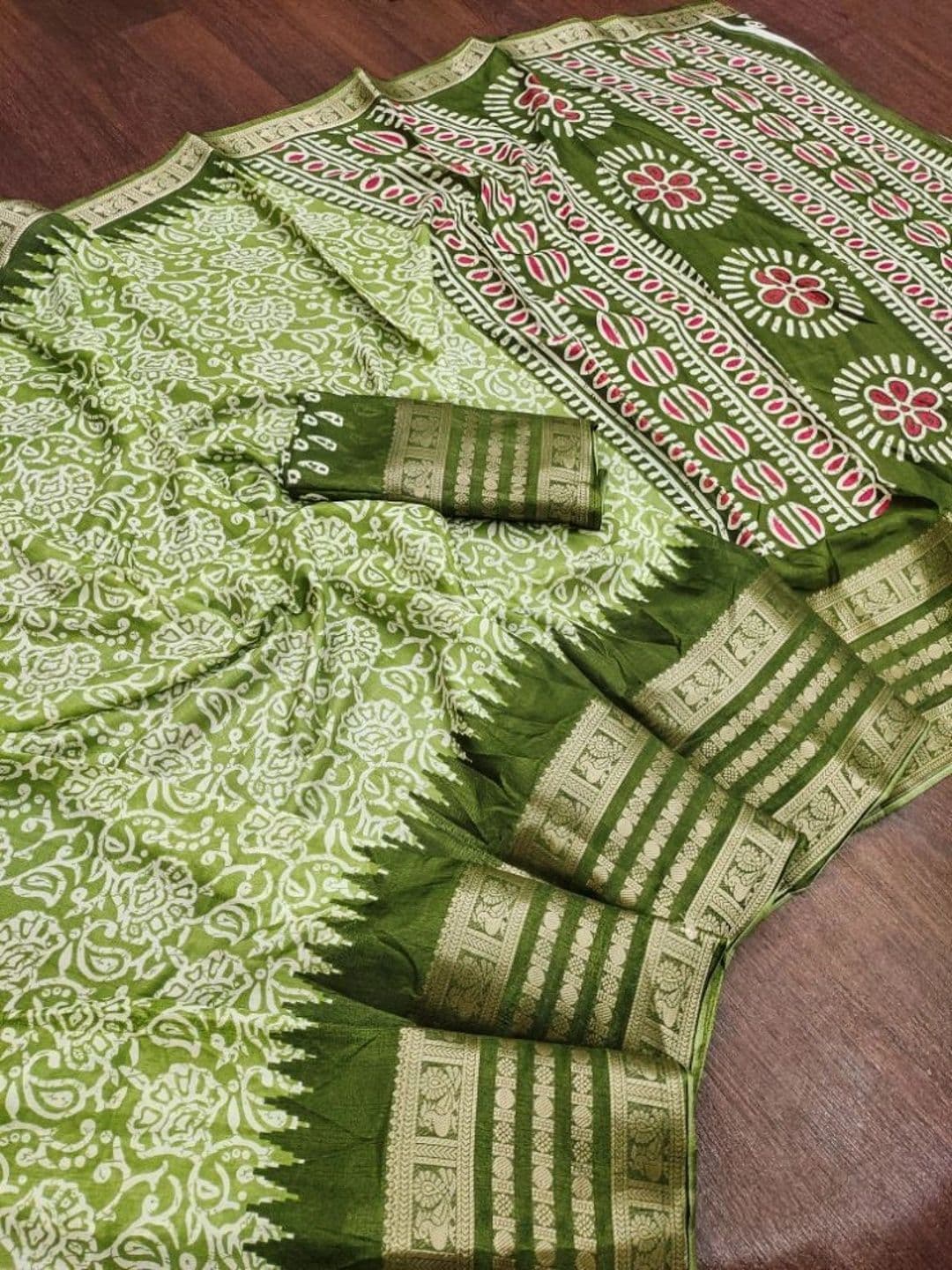 BOLOKA Art Silk Designer Saree thumbnail 3