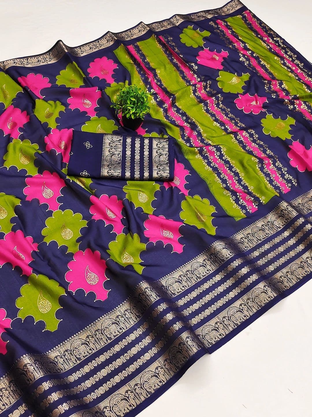 BOLOKA Woven Design Zari Art Silk Designer Saree thumbnail 2