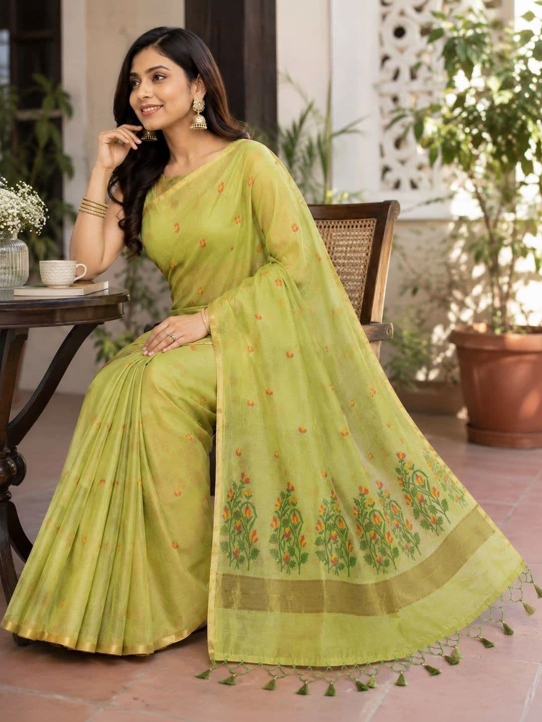 Sangria Floral Embroidered Pure Linen Saree thumbnail 5