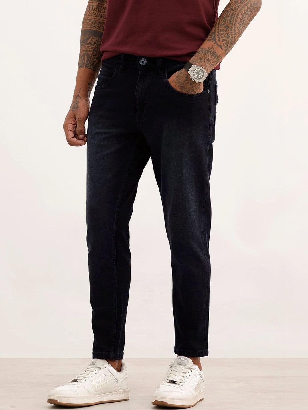 WROGN Men Skinny Fit Mid-Rise Light Fade Stretchable Jeans thumbnail 5