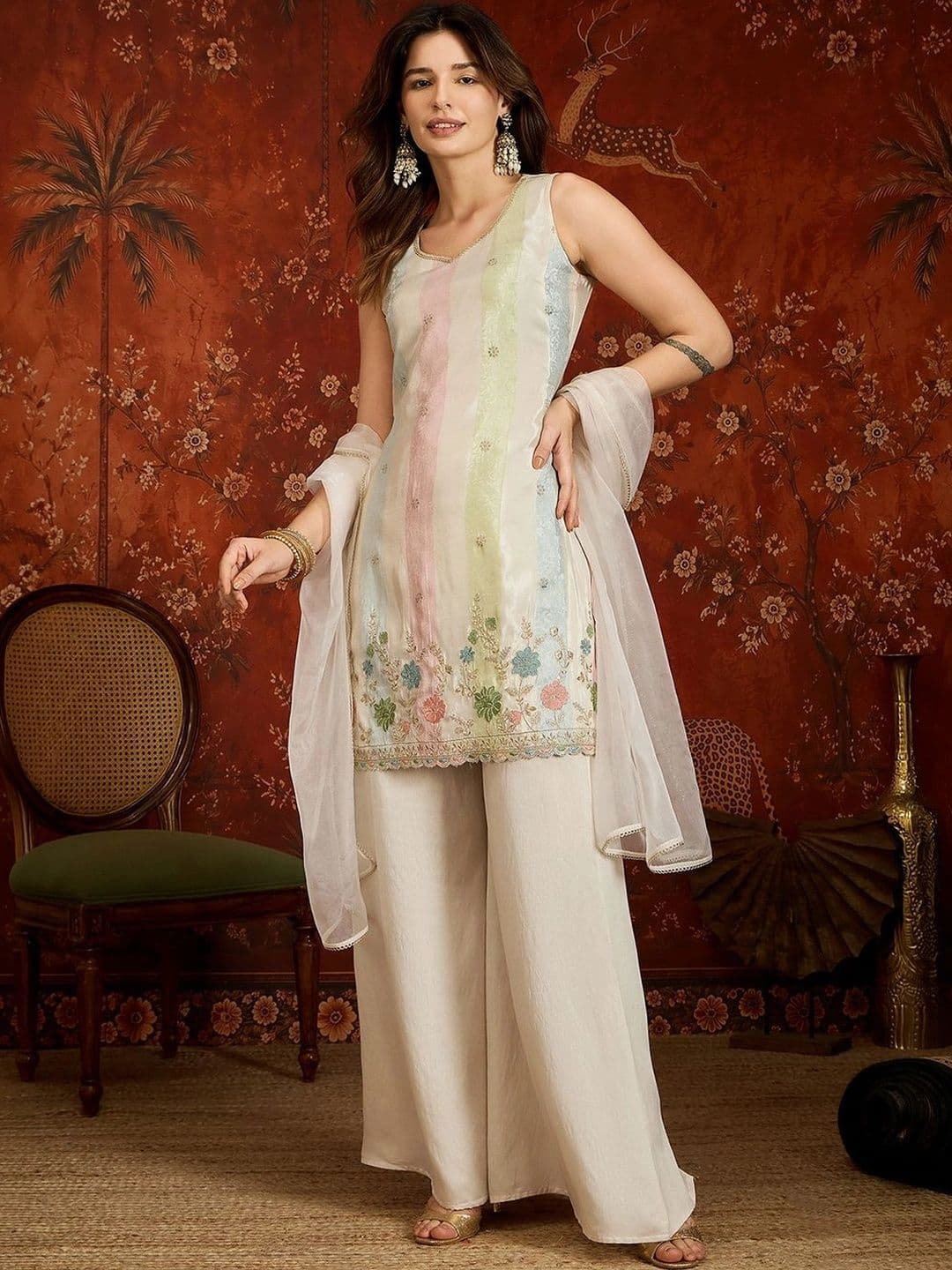House of Pataudi Women Floral Embroidered Regular Thread Work Kurta with Palazzos & With Dupatta - view 1