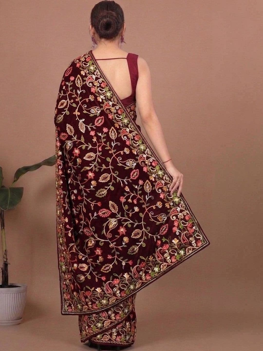 akhodalkrp Floral Embroidered Net Saree thumbnail 4