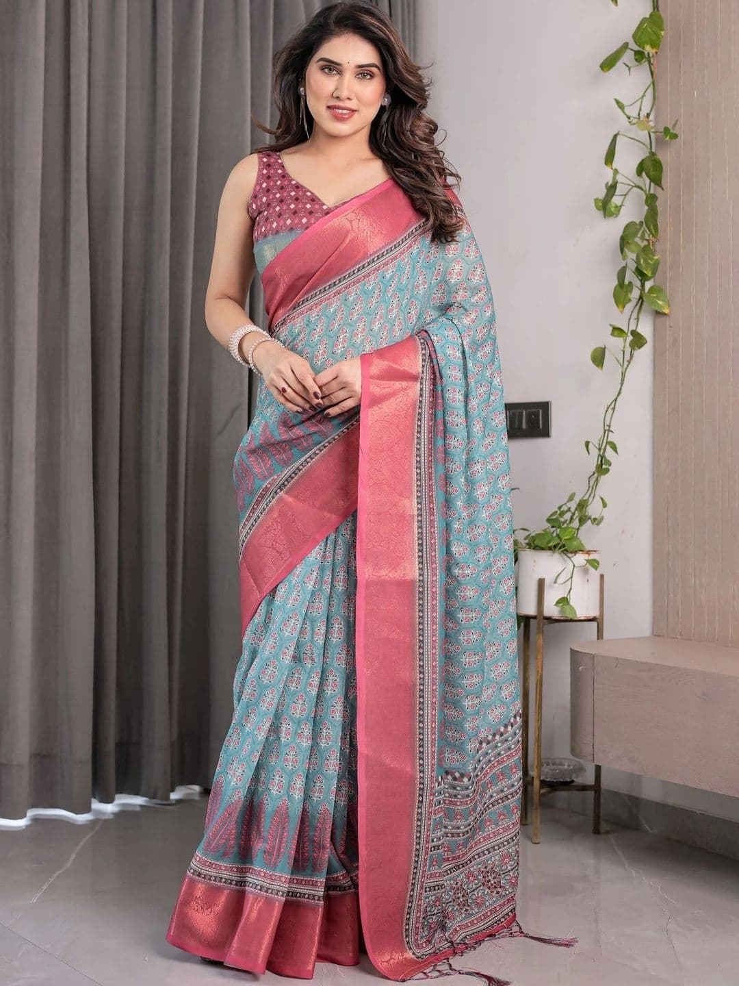 LUMIN KNOT Floral Zari Pure Linen Designer Saree thumbnail 5