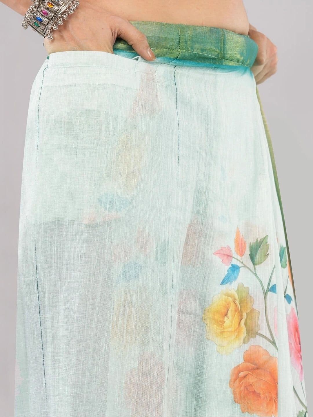 SAMANTHA Floral Linen Blend Saree thumbnail 5