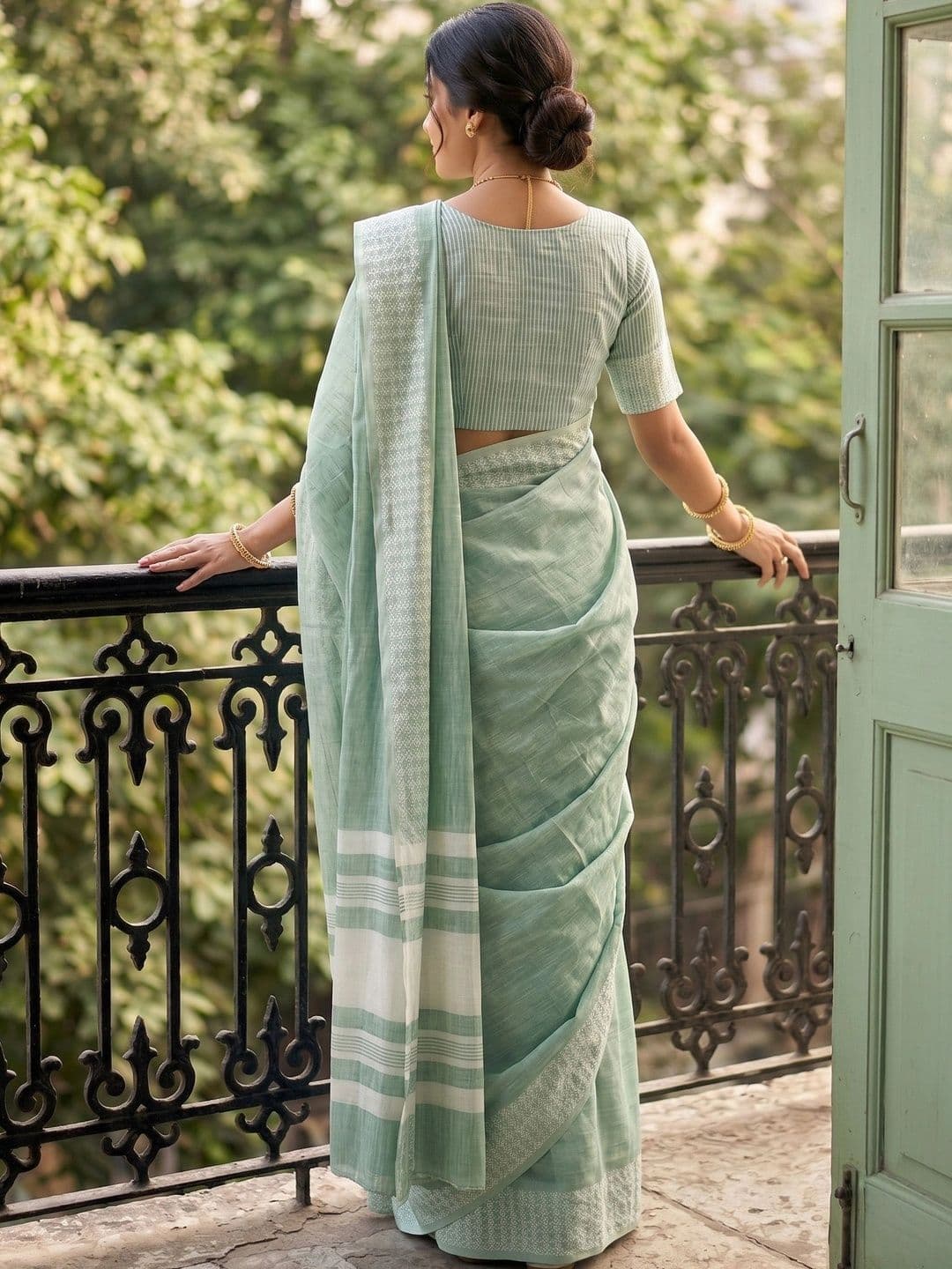 Mitera Striped Linen Blend Saree thumbnail 2