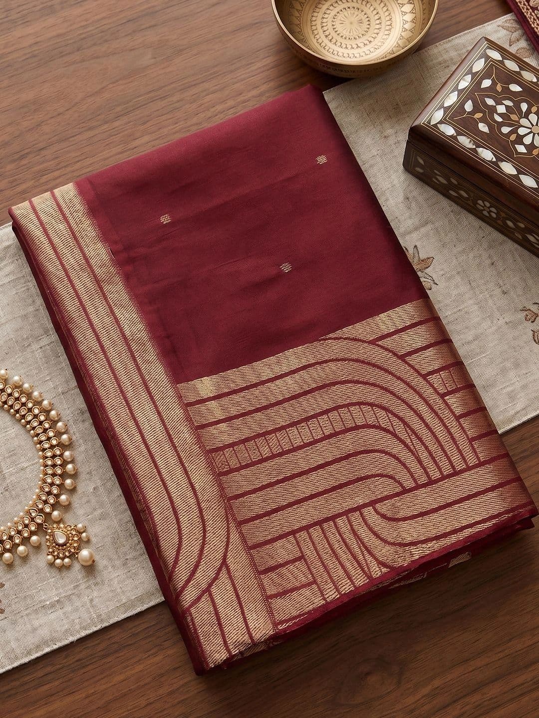 Mitera Woven Design Zari Silk Blend Banarasi Saree thumbnail 3