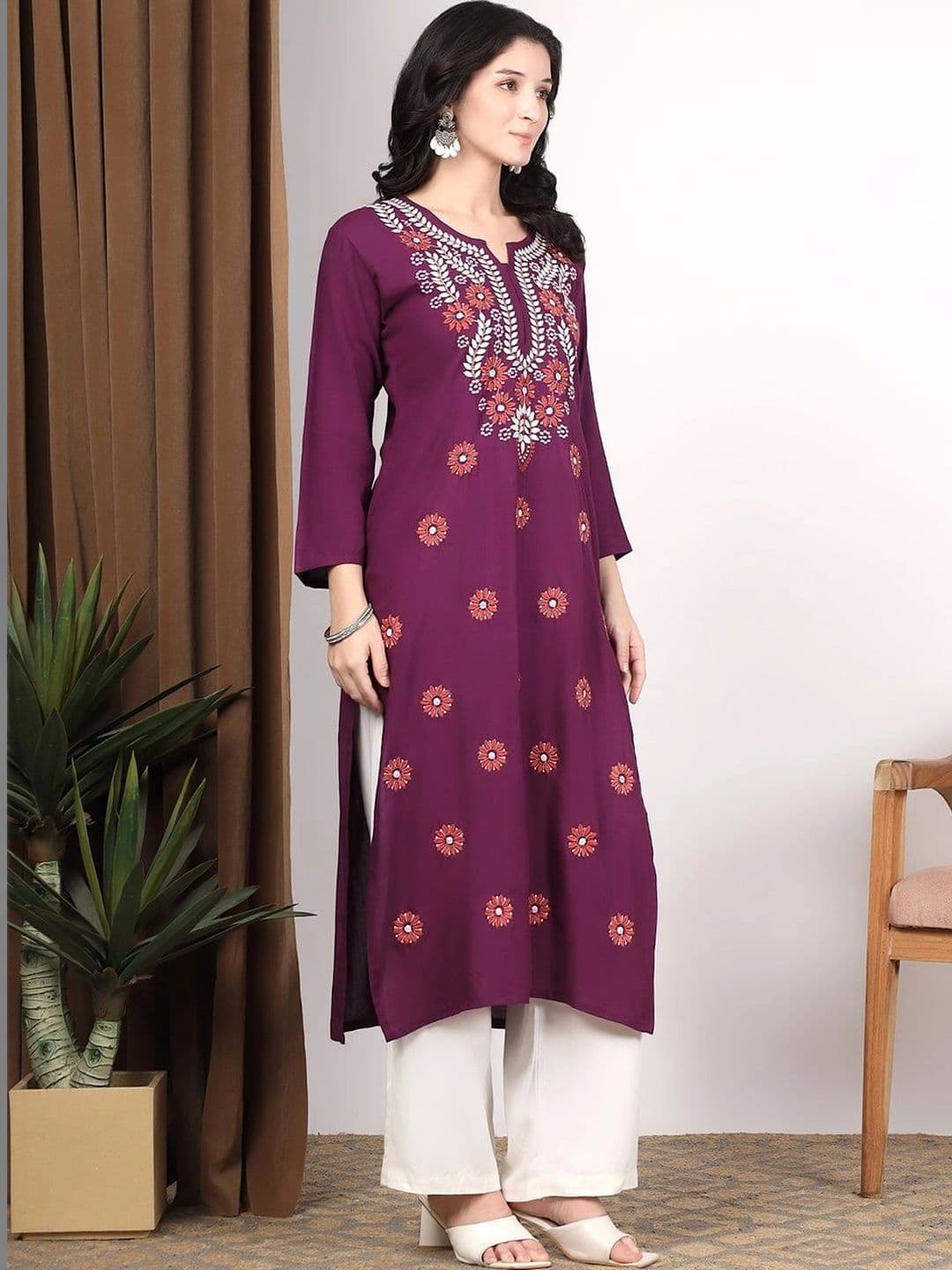 TOP N THREAD Women Wine Floral motifs Embroidered Lucknowi Chikankari Straight Long Kurta thumbnail 3