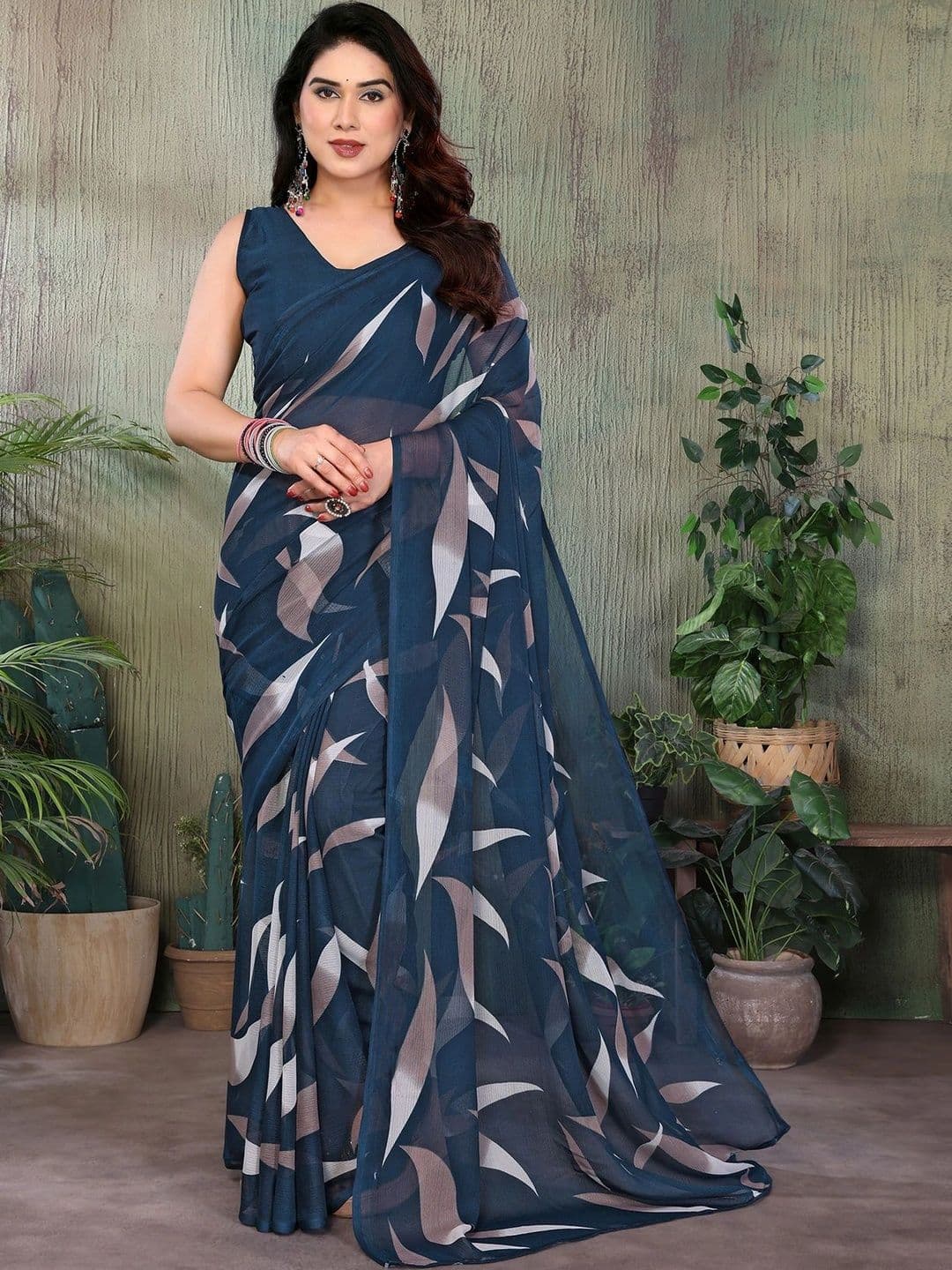 Lookmark Pure Georgette Saree thumbnail 3