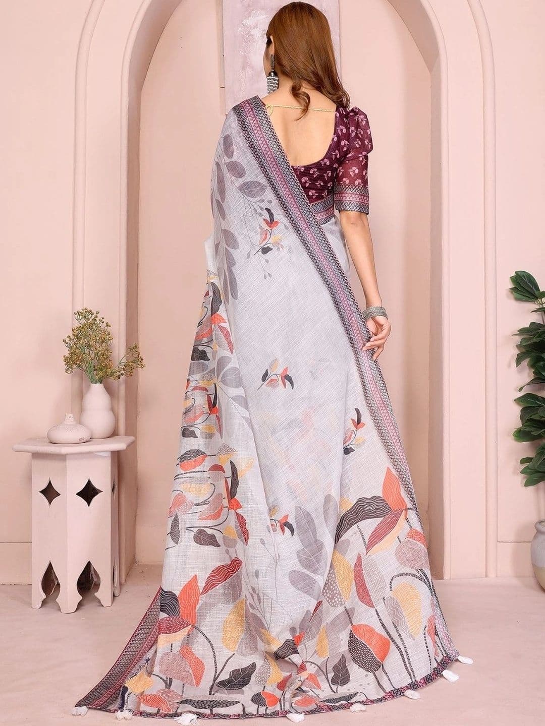Kesarii Linen Blend Saree thumbnail 6