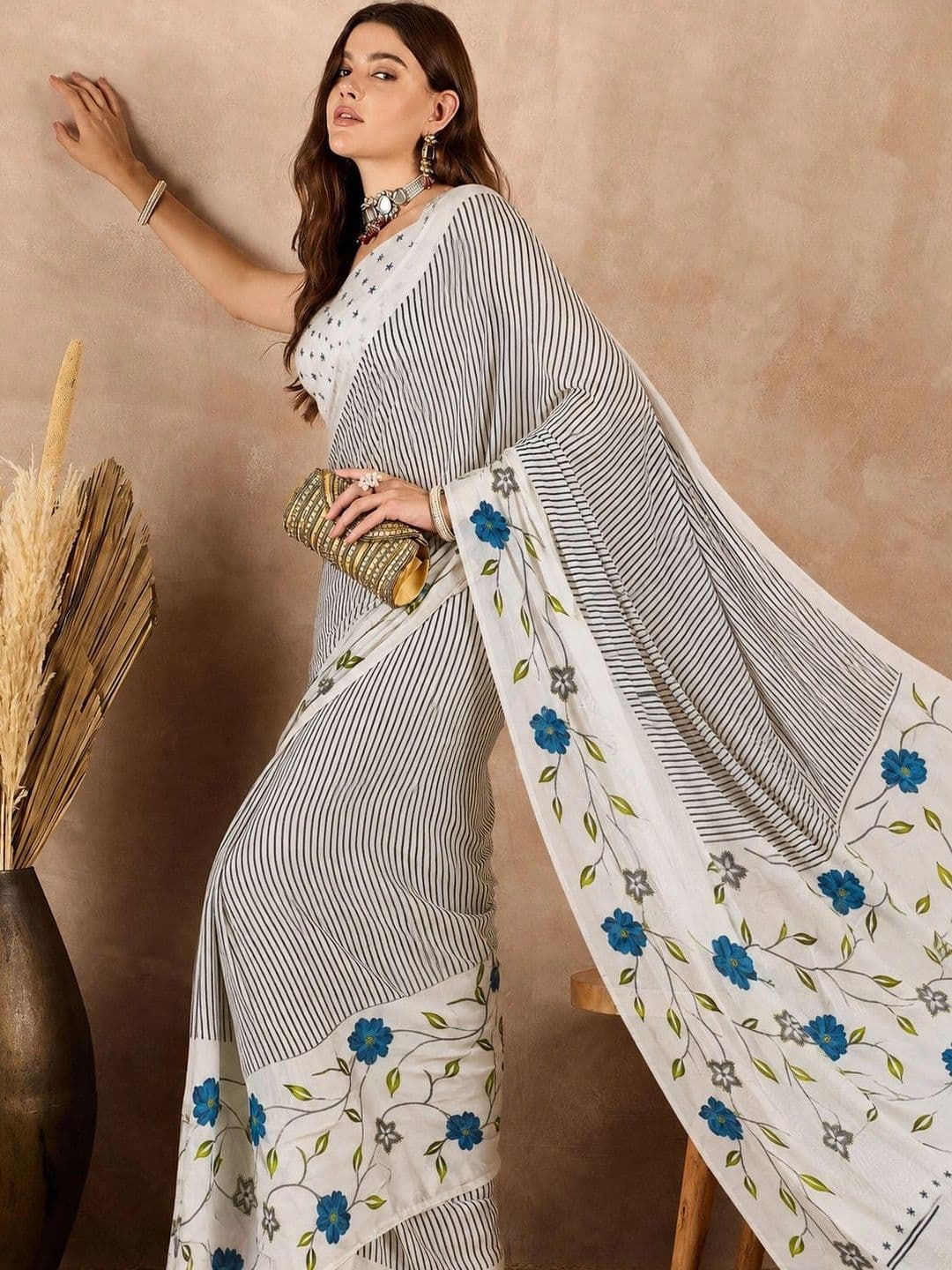 Sanwariya Silk Floral Poly Crepe Baluchari Saree thumbnail 3