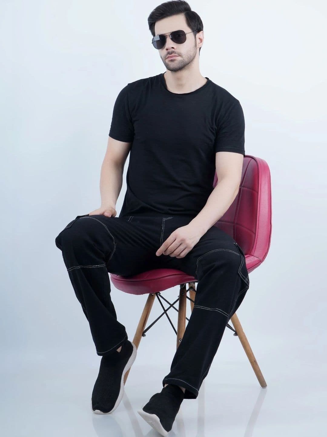 R.Code by The Roadster Life Co. Men Classic Relaxed Fit Mid-Rise Stretchable Jeans thumbnail 3