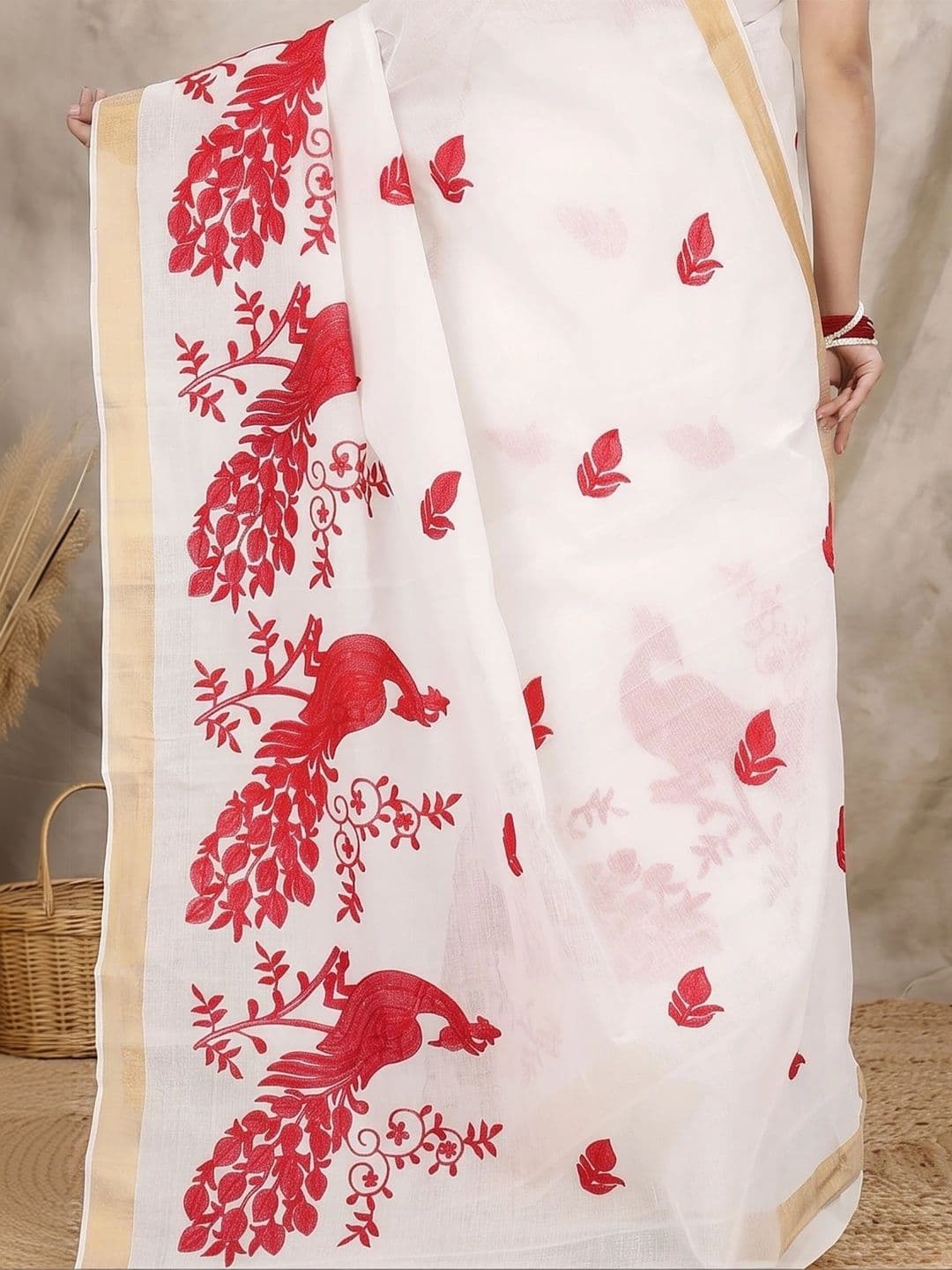 GitAsit Woven Design Embroidered Pure Cotton Handloom Taant Saree thumbnail 2