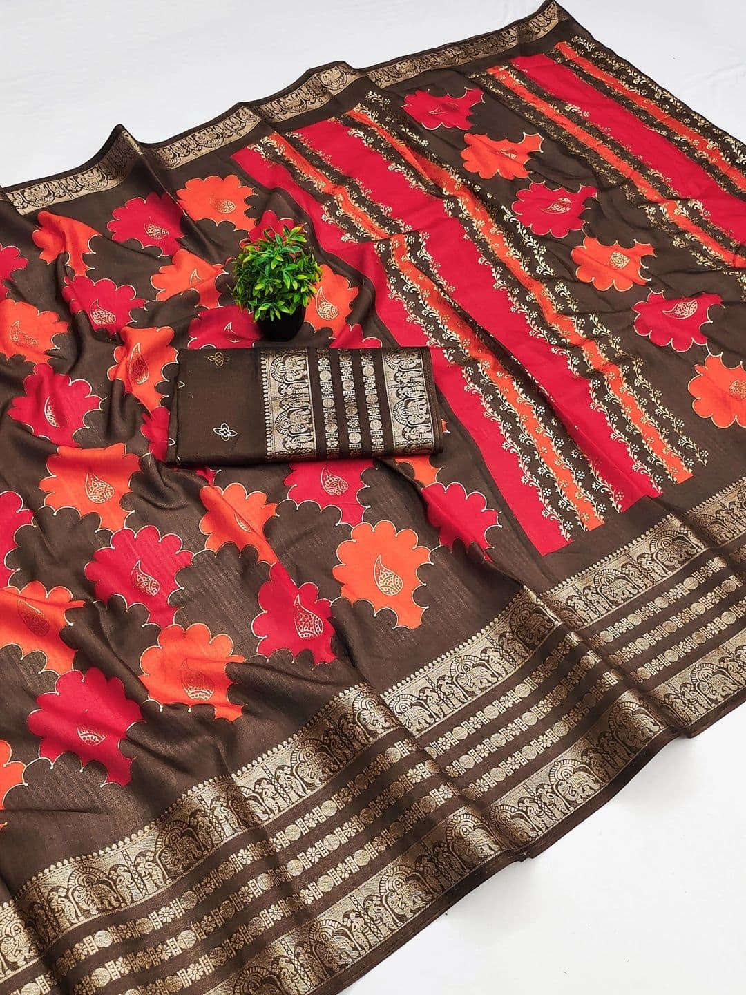 BOLOKA Art Silk Designer Saree thumbnail 3