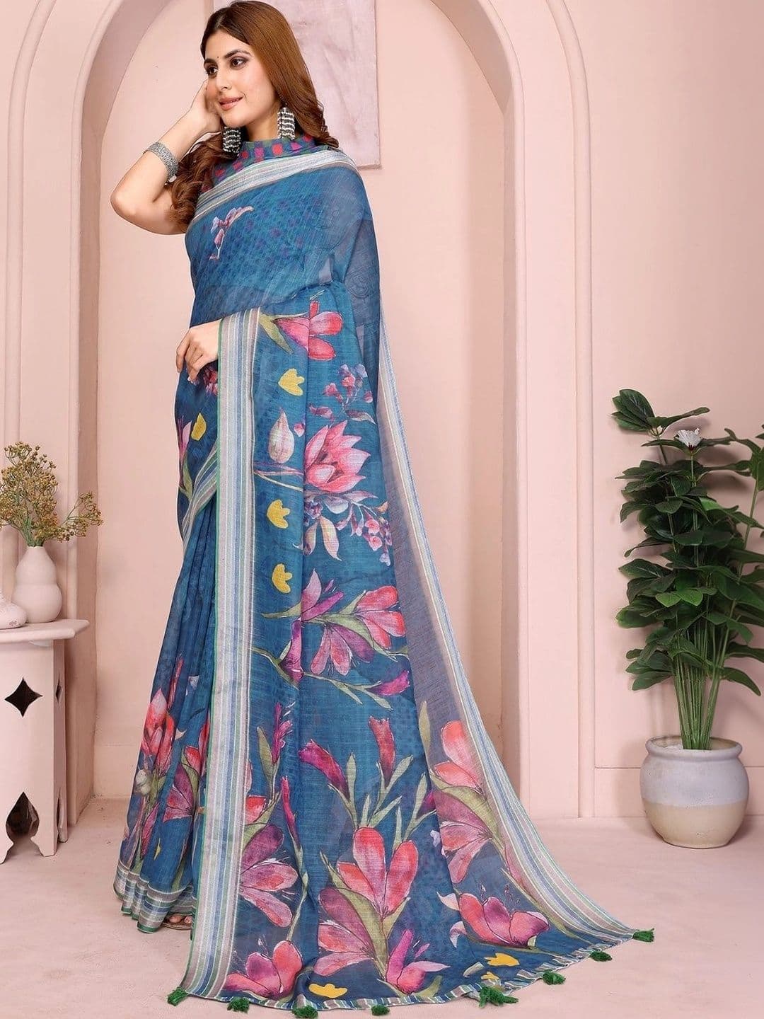 Kesarii Floral Linen Blend Saree thumbnail 7