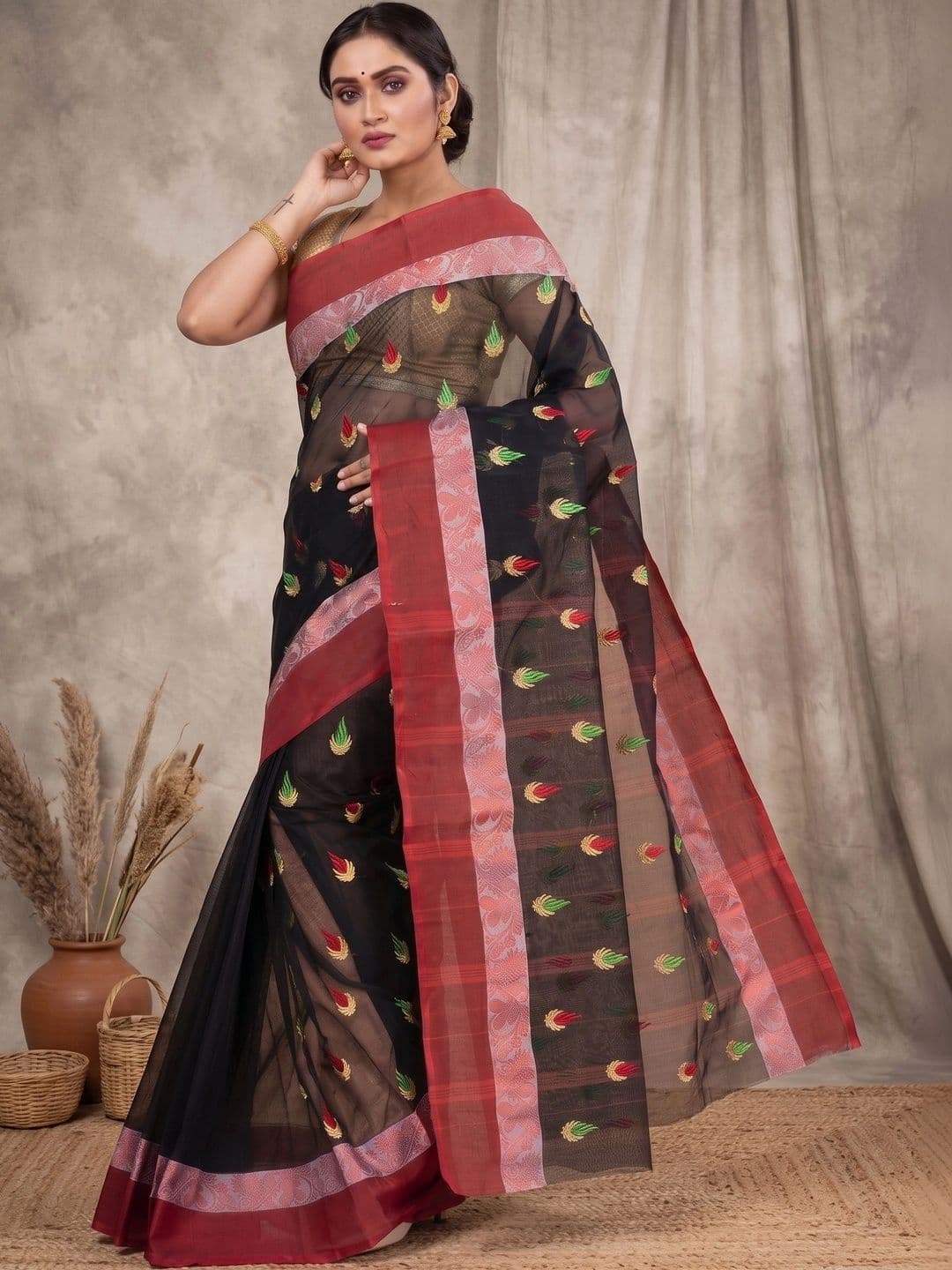 GitAsit Woven Design Embroidered Pure Cotton Handloom Taant Saree thumbnail 5