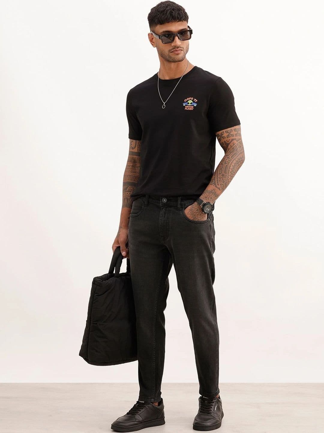 WROGN Men Skinny Fit Mid-Rise Low Distress Light Fade Stretchable Jeans thumbnail 4