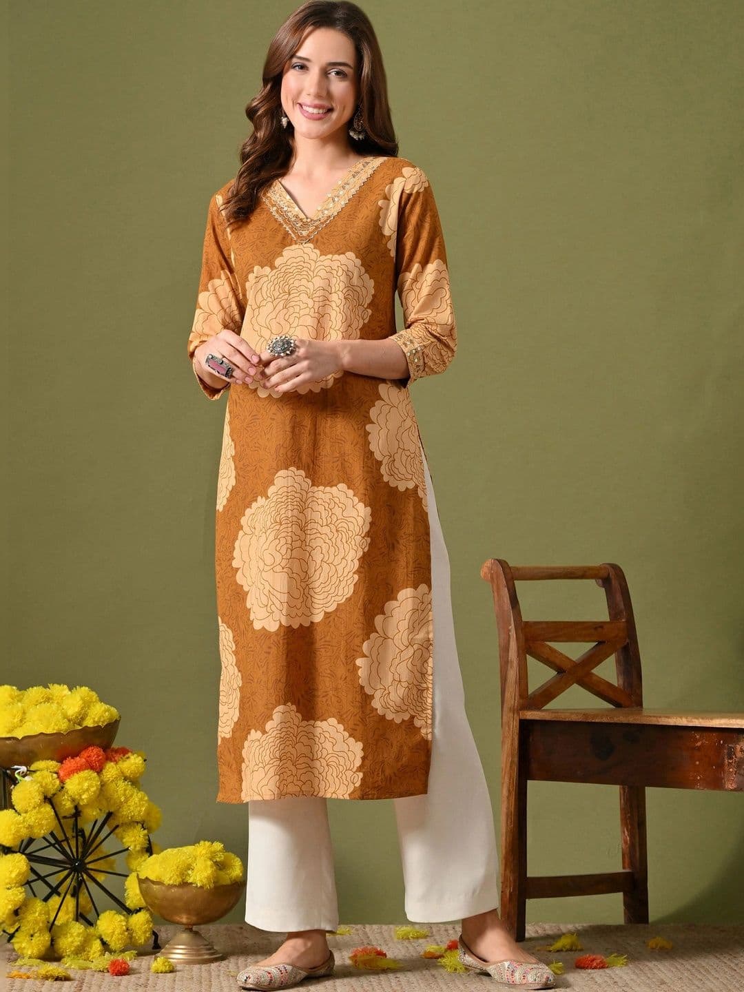 DY FAB ONLINE FASHION Women Floral Printed Sequinned Floral Kurta - view 1