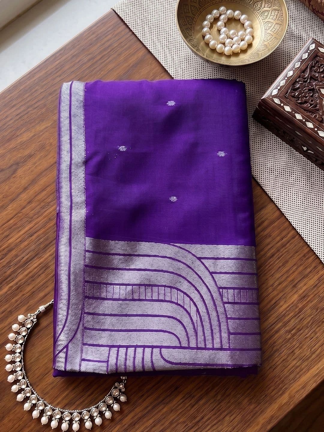 Mitera Woven Design Zari Silk Blend Banarasi Saree thumbnail 2