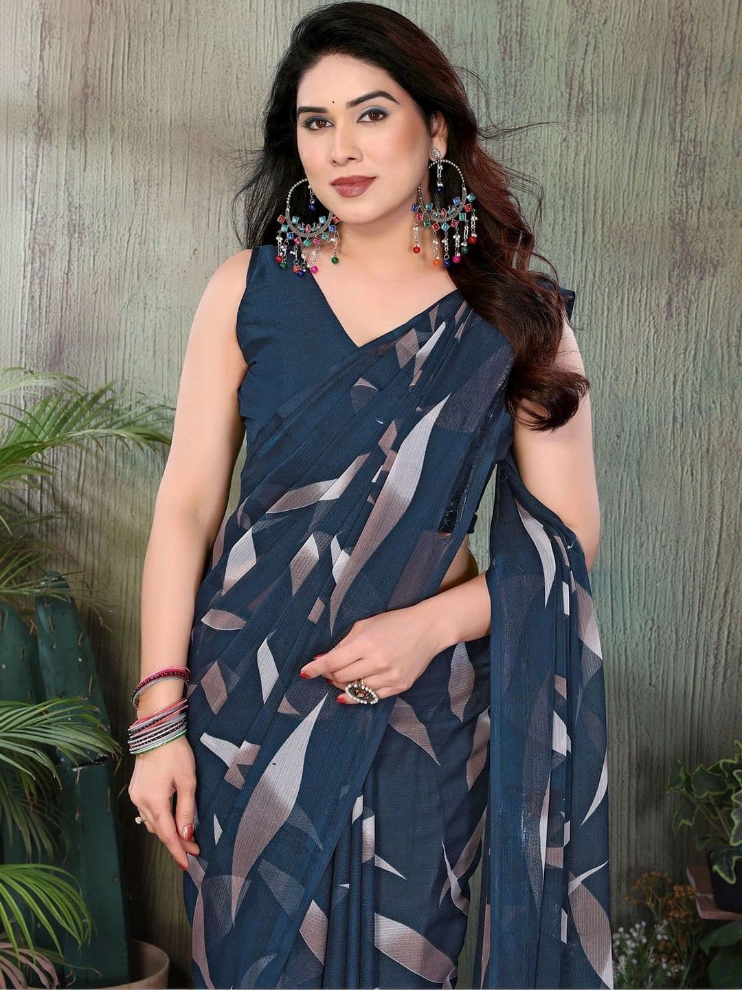 Lookmark Pure Georgette Saree thumbnail 5
