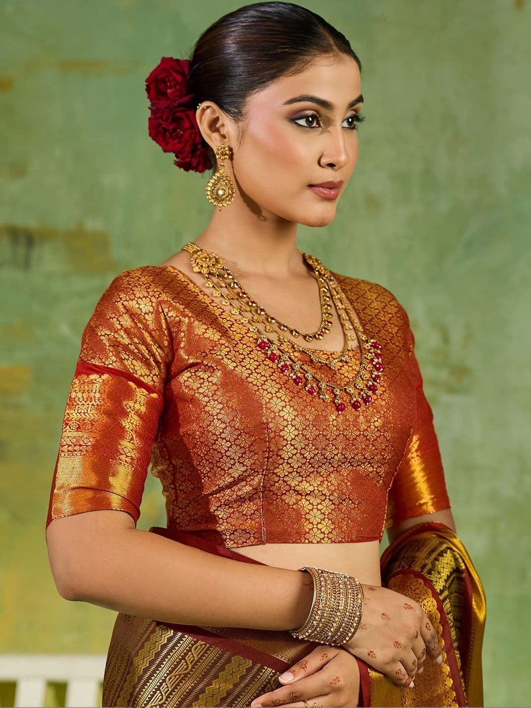 Mitera Woven Design Silk Blend Kanjeevaram Saree thumbnail 5