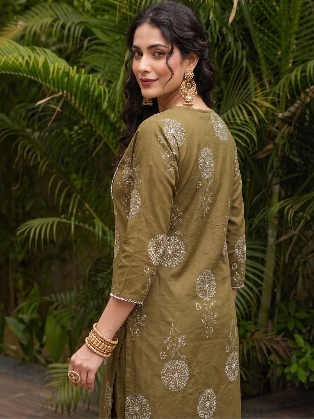 KJTRENDS Women Ethnic Motifs Embroidered Regular Thread Work Pure Cotton Kurta with Trousers thumbnail 2