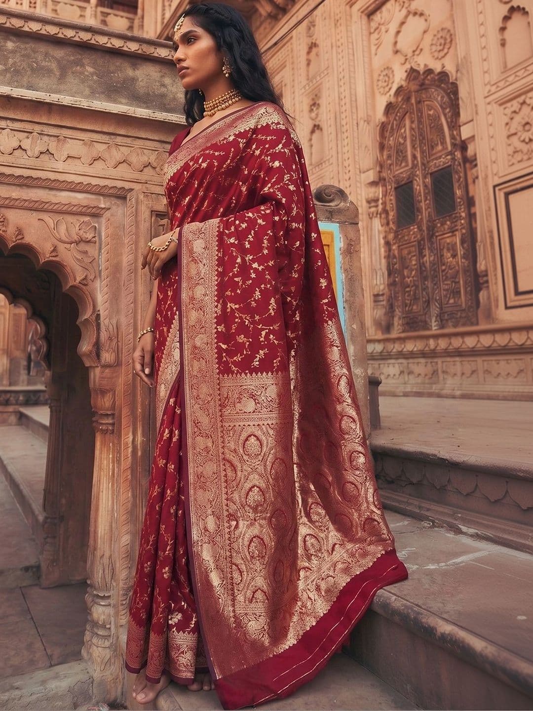 Mitera Paisley Zari Silk Blend Banarasi Saree thumbnail 3