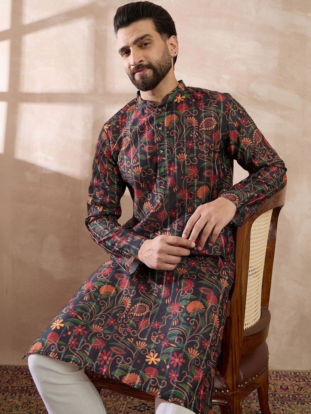House of Pataudi Men Ethnic Motifs Black Embroidered Straight Kurtas thumbnail 2