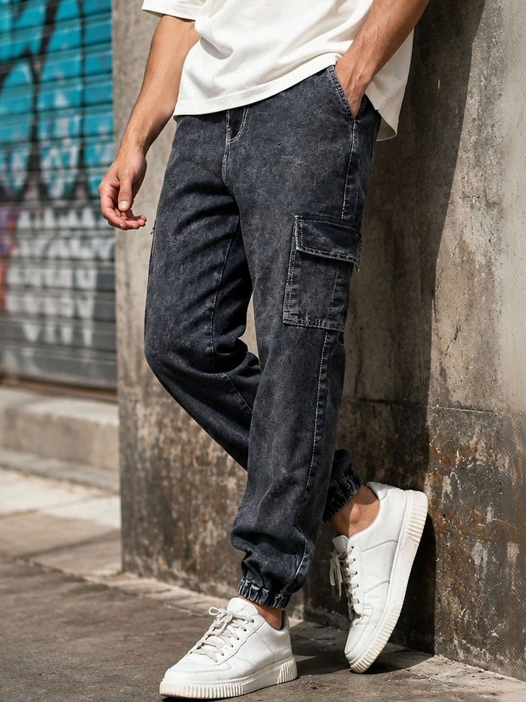 styhub Men Relaxed Fit Mid-Rise Acid Wash Jeans thumbnail 4