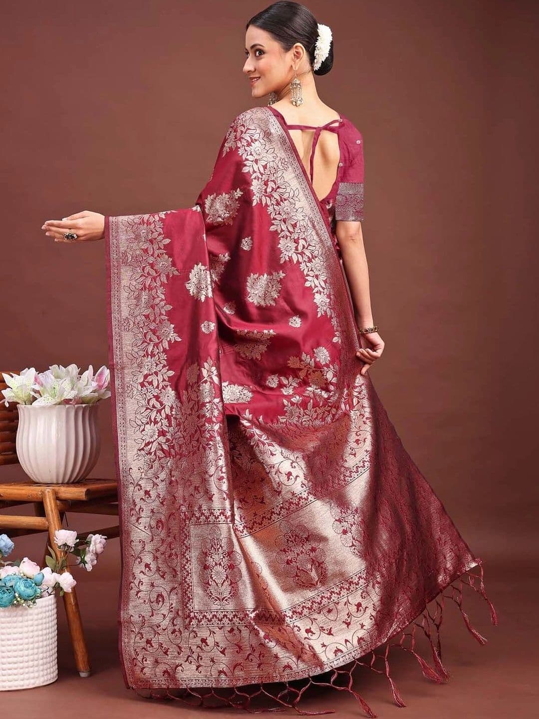 Mitera Paisley Zari Silk Blend Banarasi Saree thumbnail 2