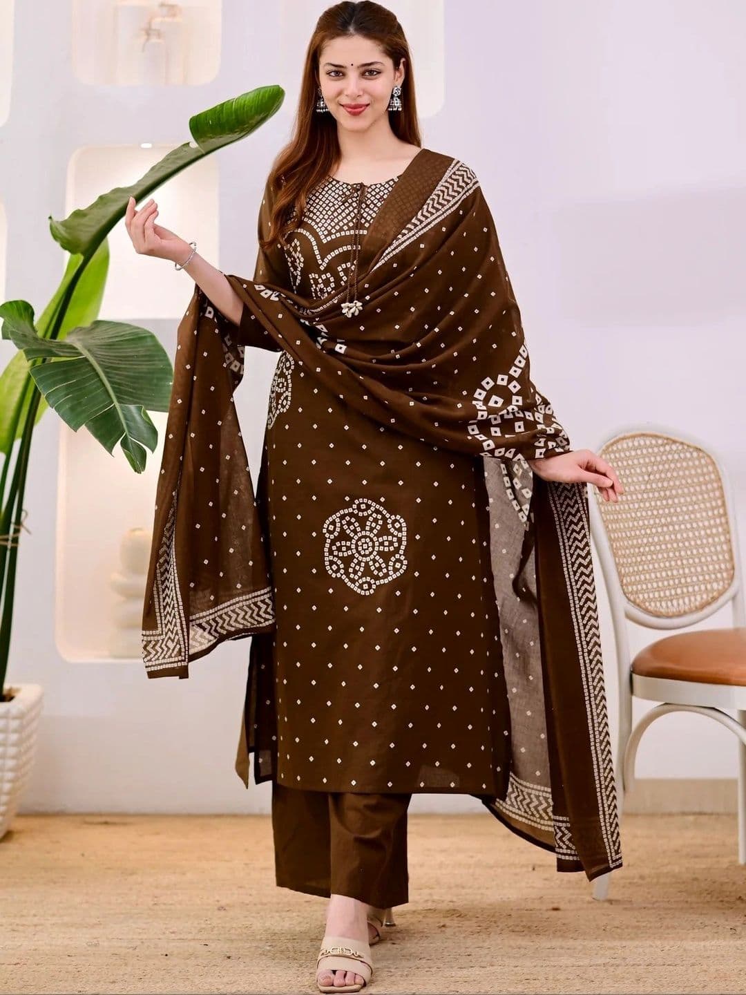 Sangria Women Ethnic Motifs Printed Regular Pure Cotton Kurta with Trousers & With Dupatta thumbnail 4