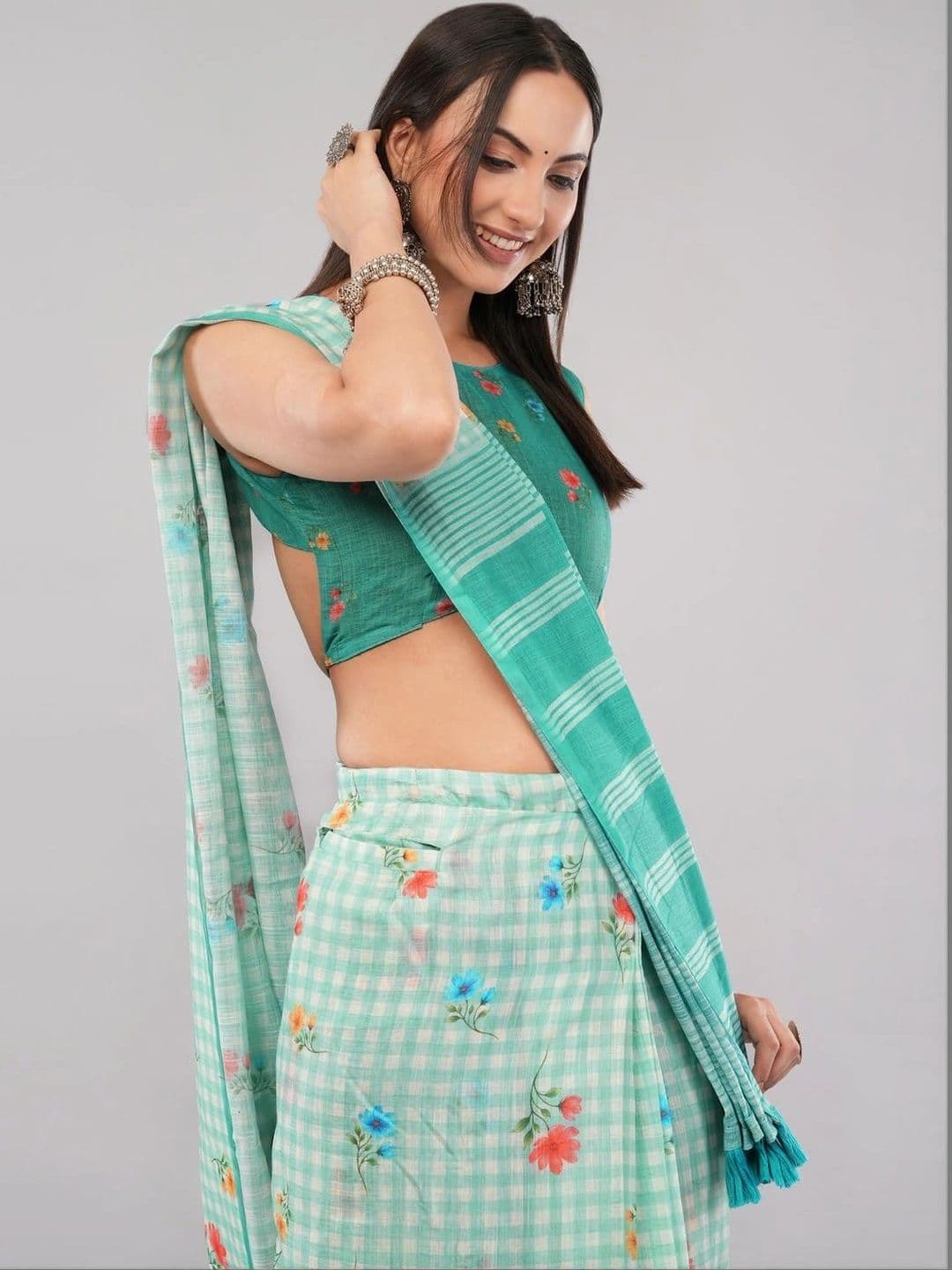 SAMANTHA Floral Linen Blend Saree thumbnail 6