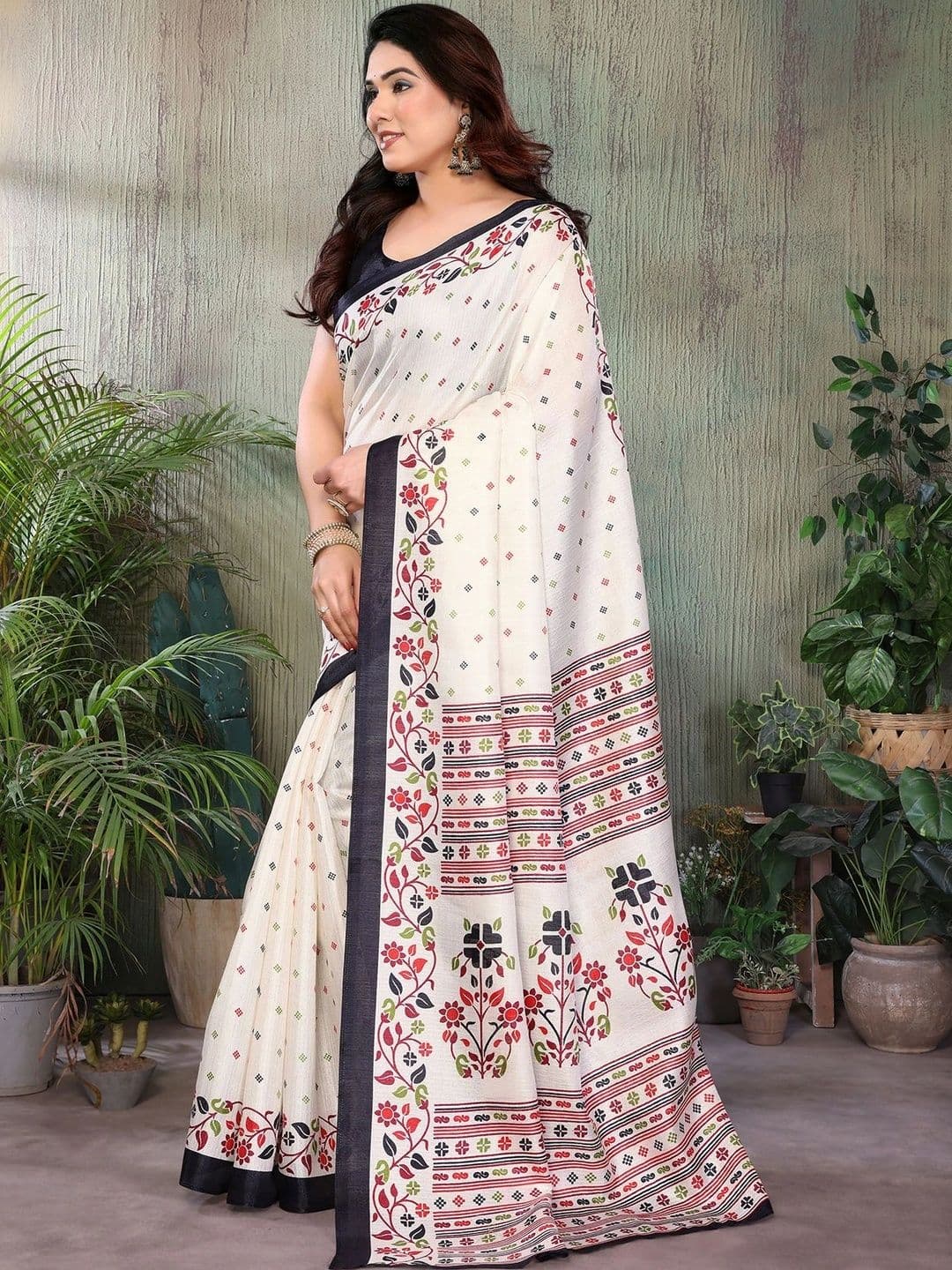 Yashika Floral Art Silk Saree thumbnail 2