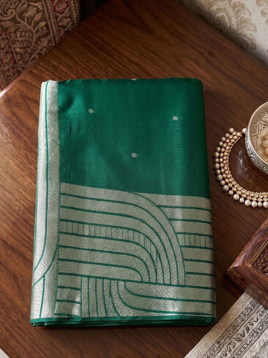 Mitera Woven Design Zari Silk Blend Banarasi Saree thumbnail 3