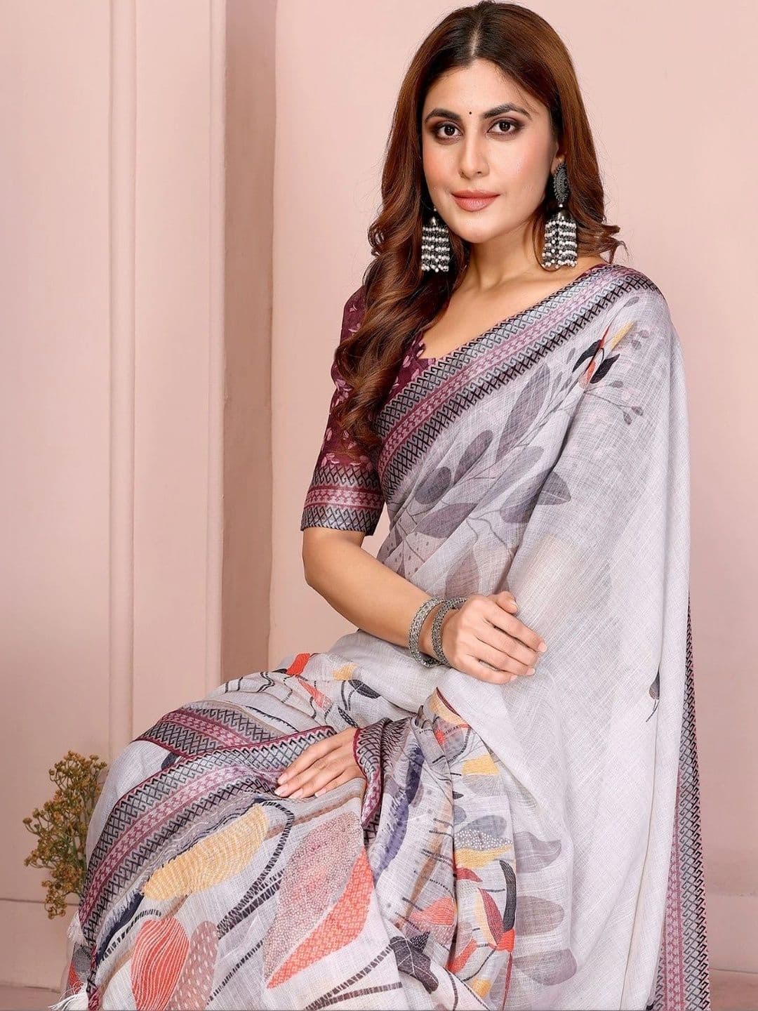 Kesarii Linen Blend Saree thumbnail 5