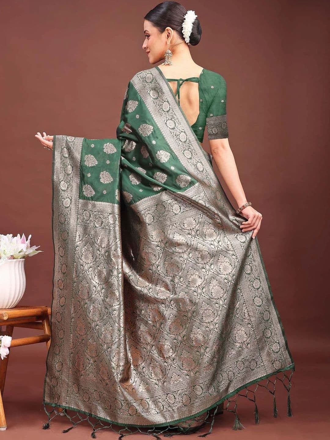 Mitera Woven Design Zari Silk Blend Banarasi Saree thumbnail 6